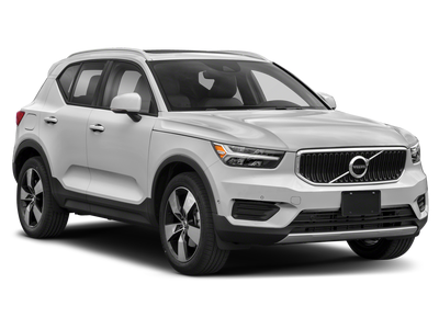 2021 Volvo XC40 MOMENTUM