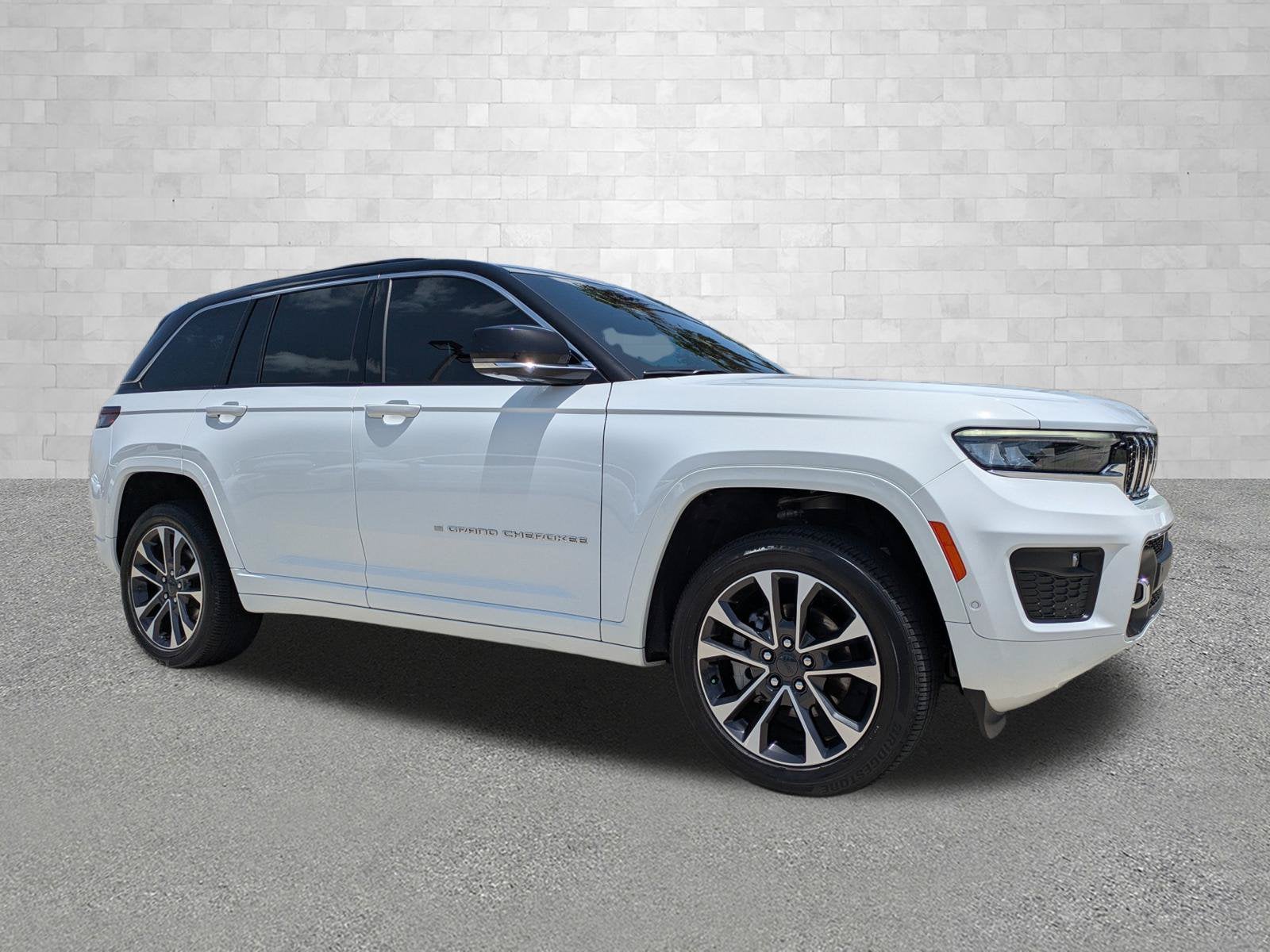 2024 Jeep Grand Cherokee Overland - Photo 1