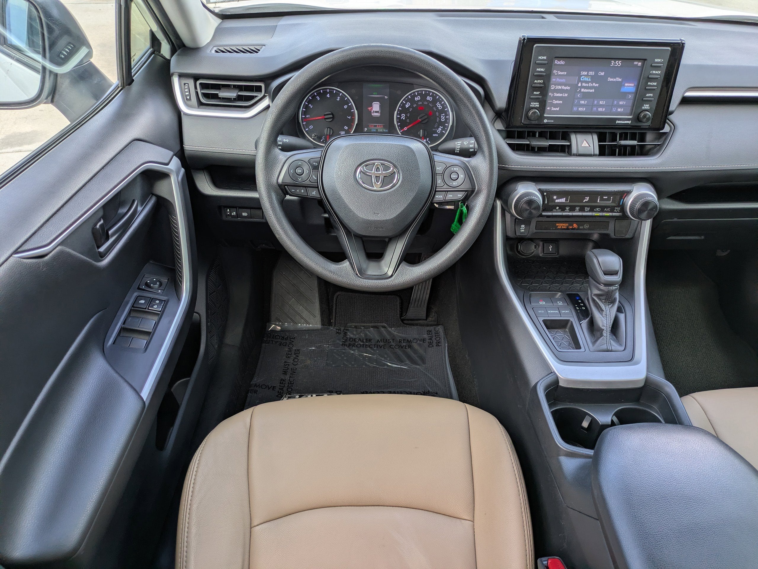 2020 Toyota RAV4 LE - Photo 14