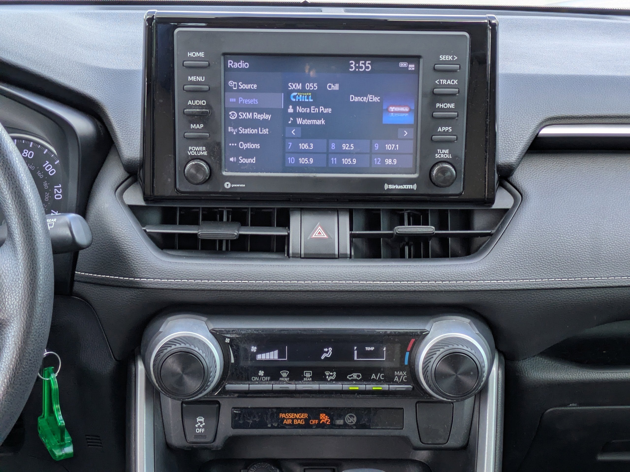 2020 Toyota RAV4 LE - Photo 16