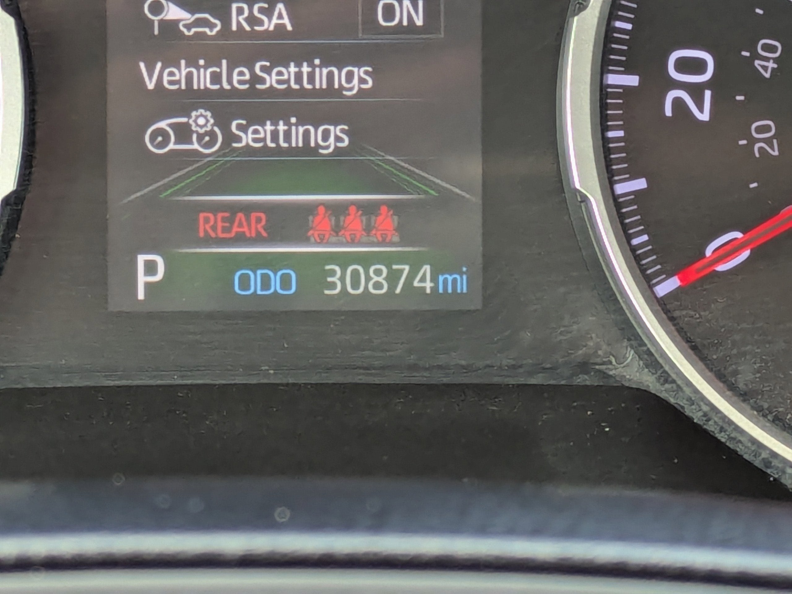 2020 Toyota RAV4 LE - Photo 25