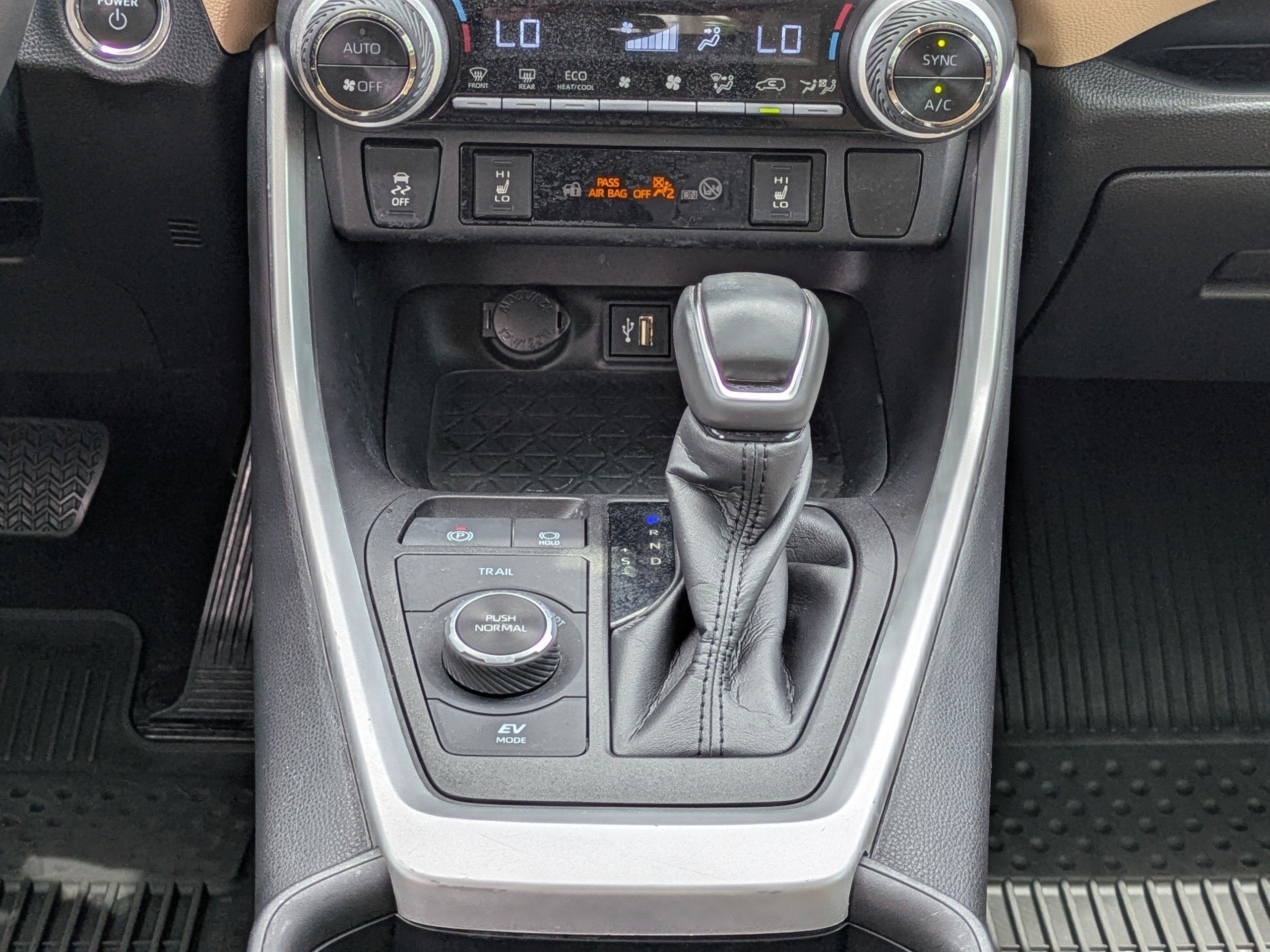 2023 Toyota RAV4 HYBRID XLE PREMIU
