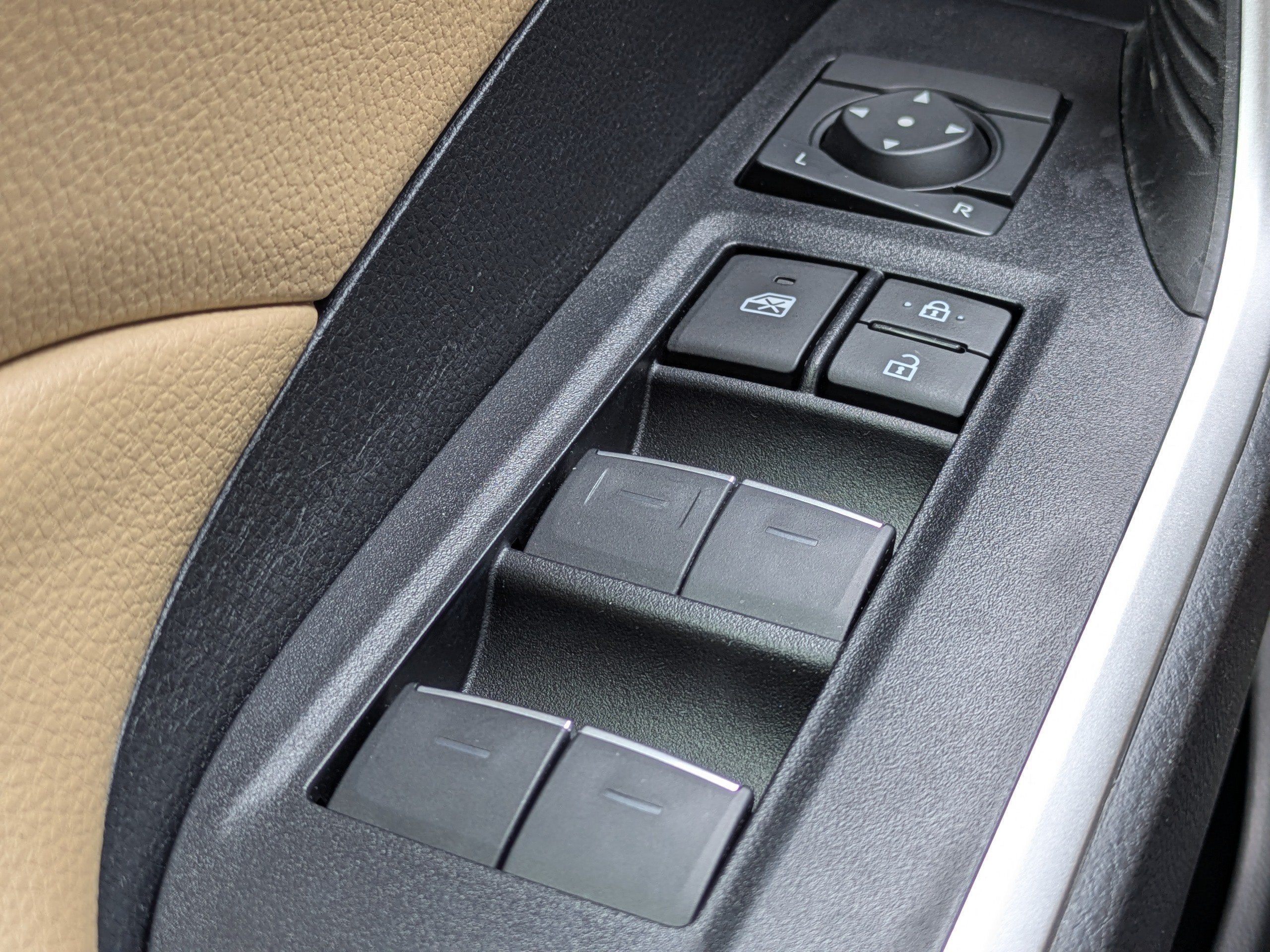 2023 Toyota RAV4 HYBRID XLE PREMIU