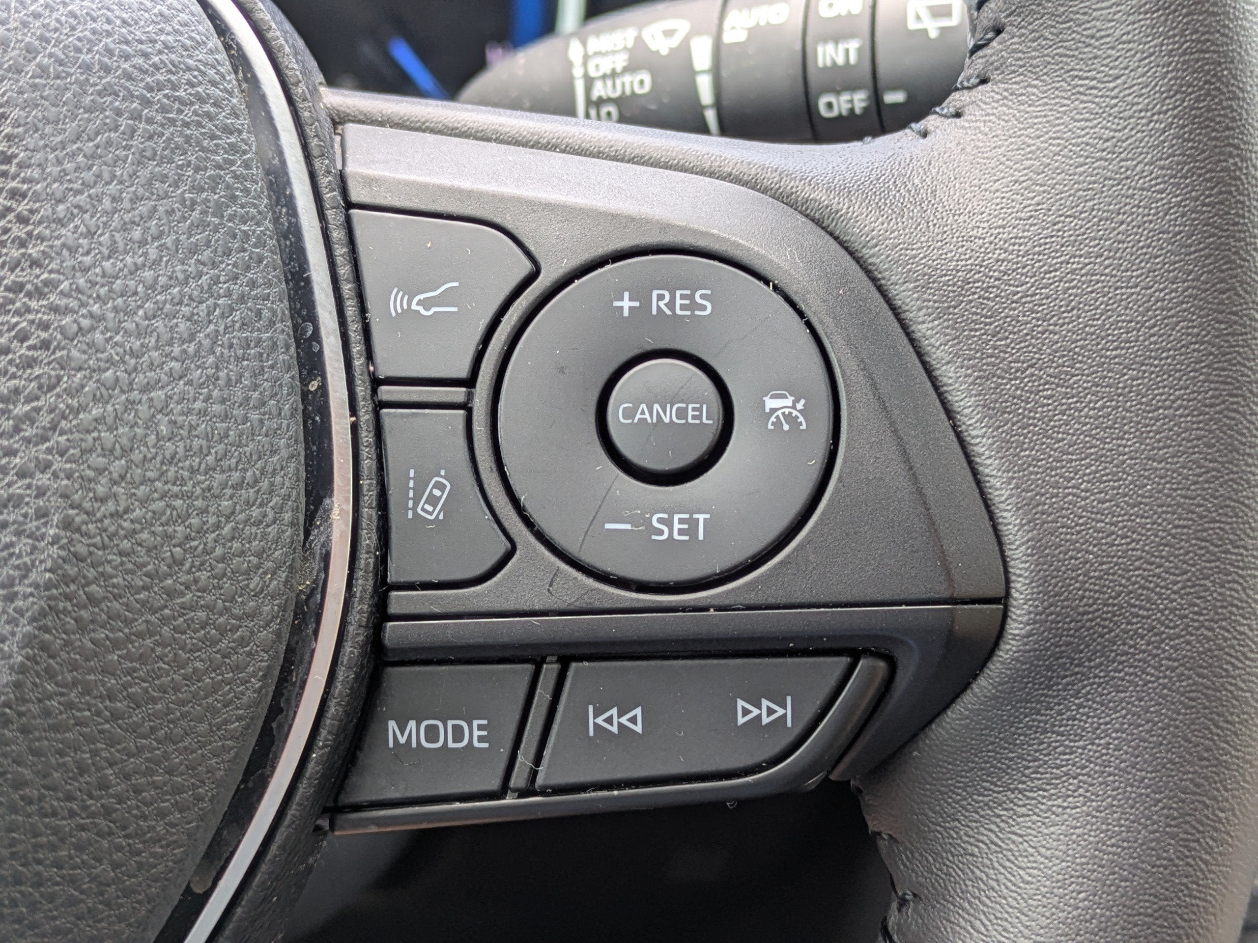 2023 Toyota RAV4 HYBRID XLE PREMIU