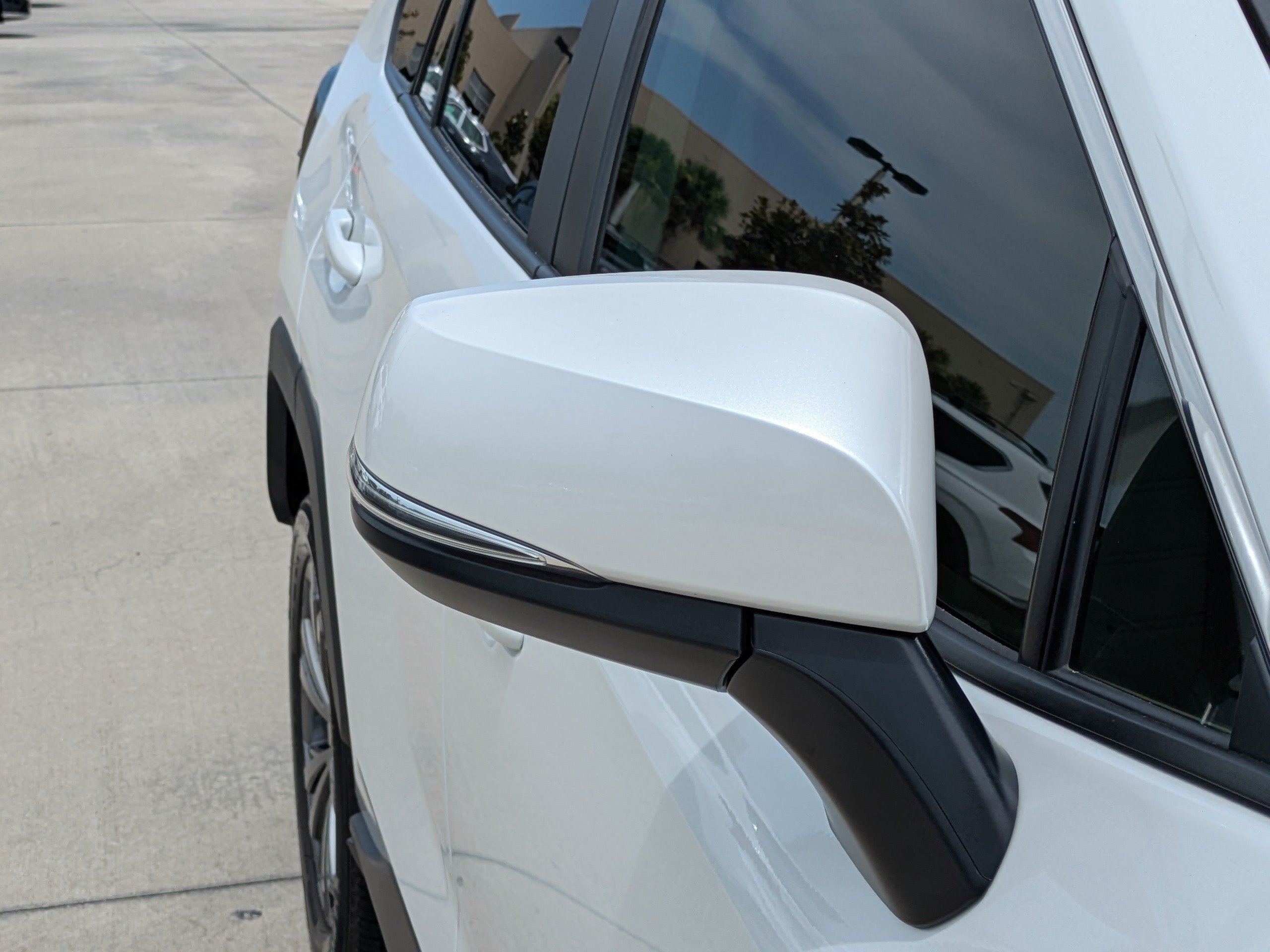 2023 Toyota RAV4 HYBRID XLE PREMIU