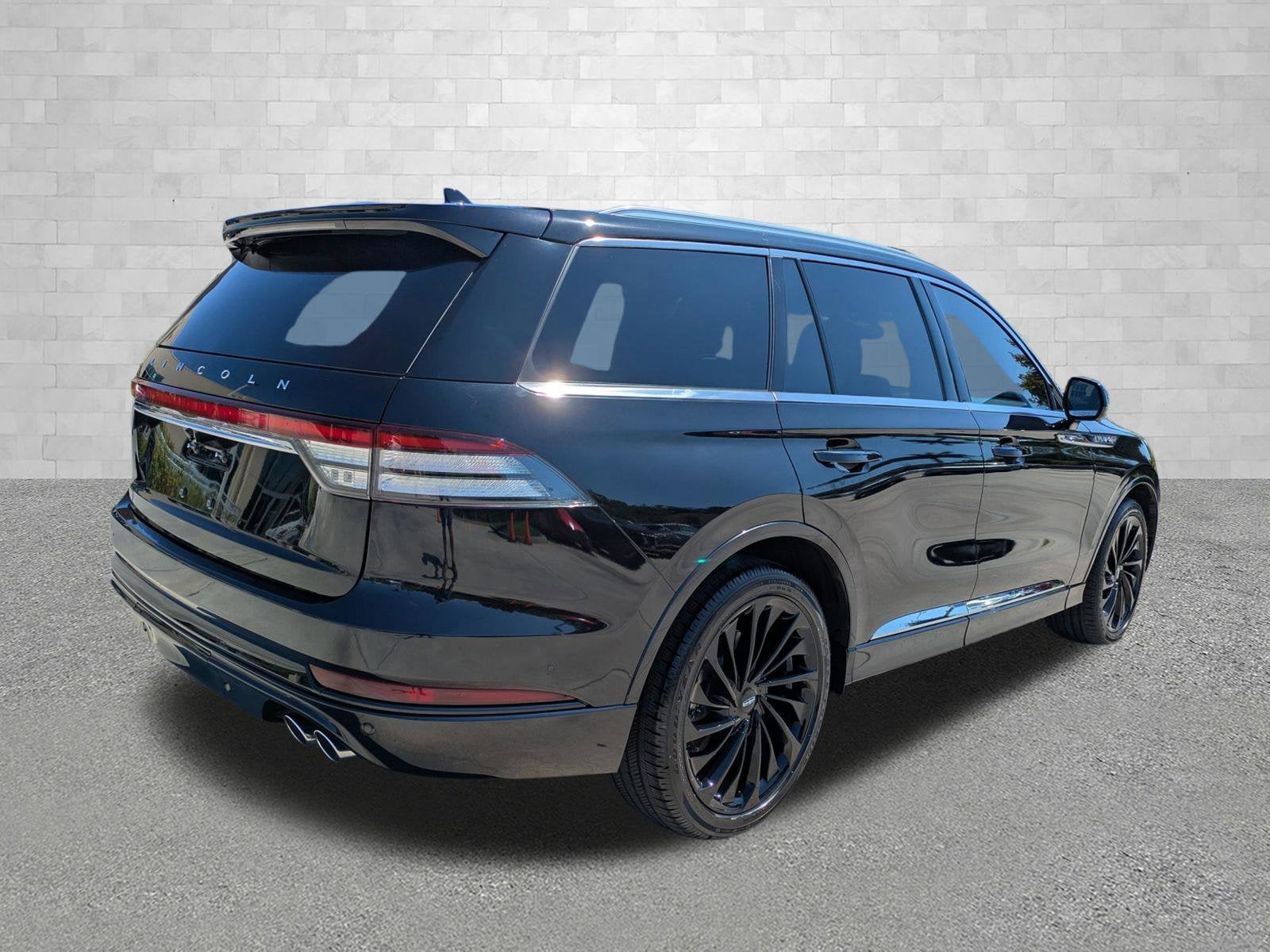 5LM5J7XC9MGL00332