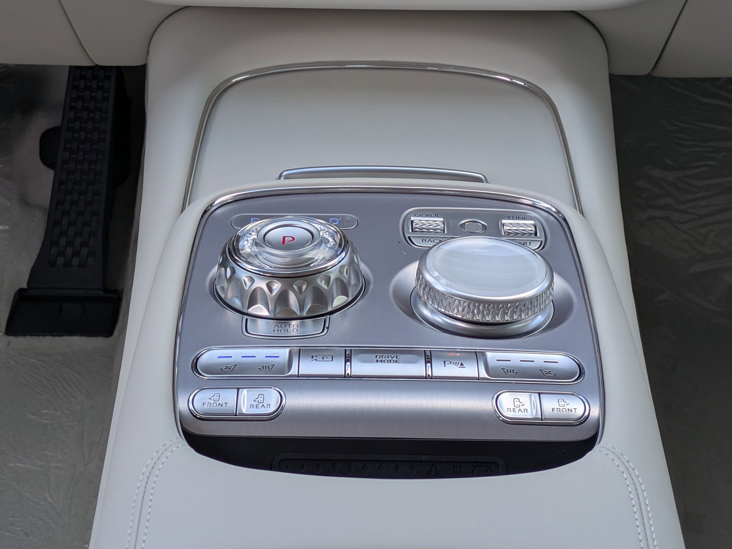 2026 Genesis G90 e-SC