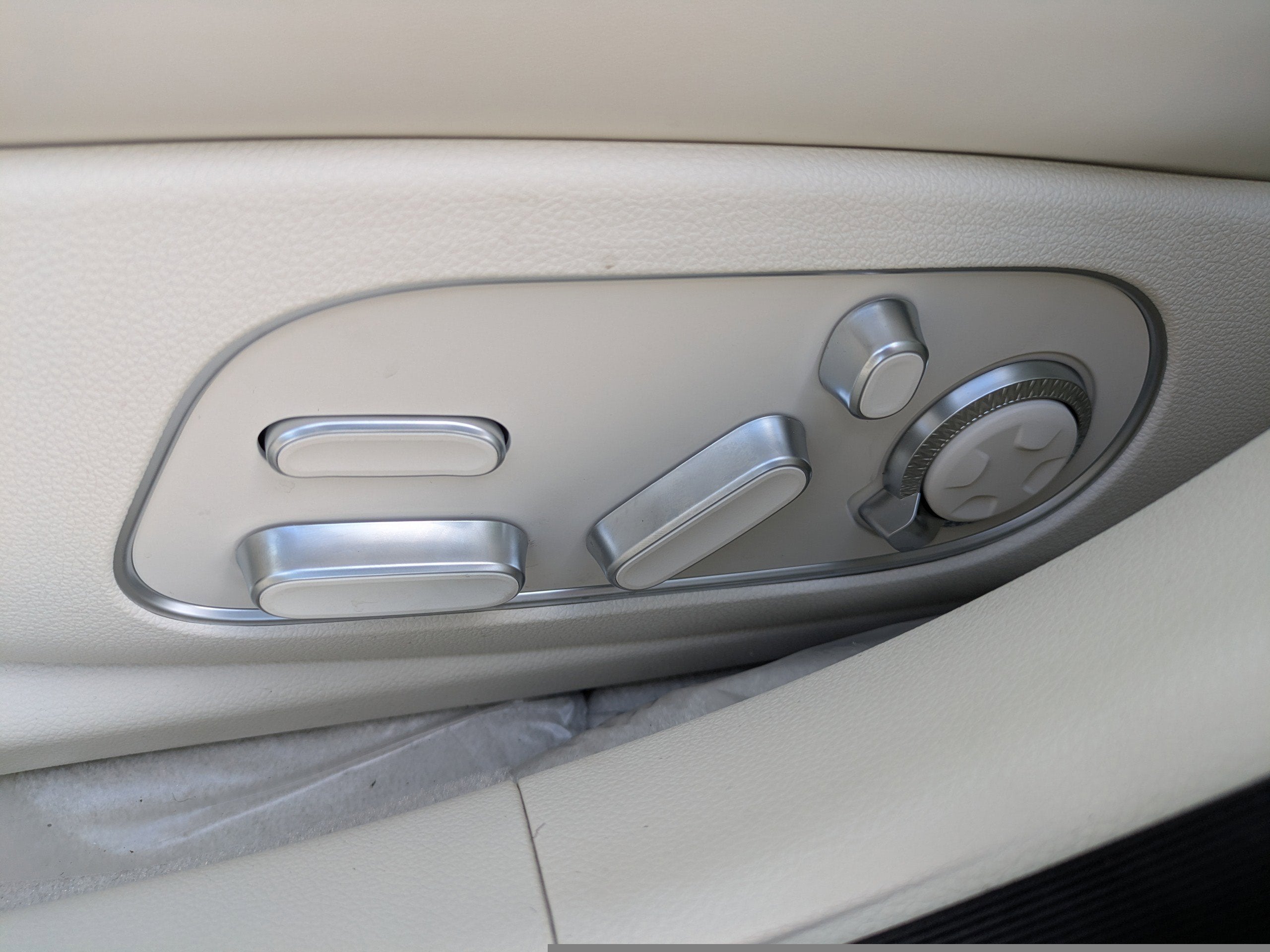 2026 Genesis G90 e-SC