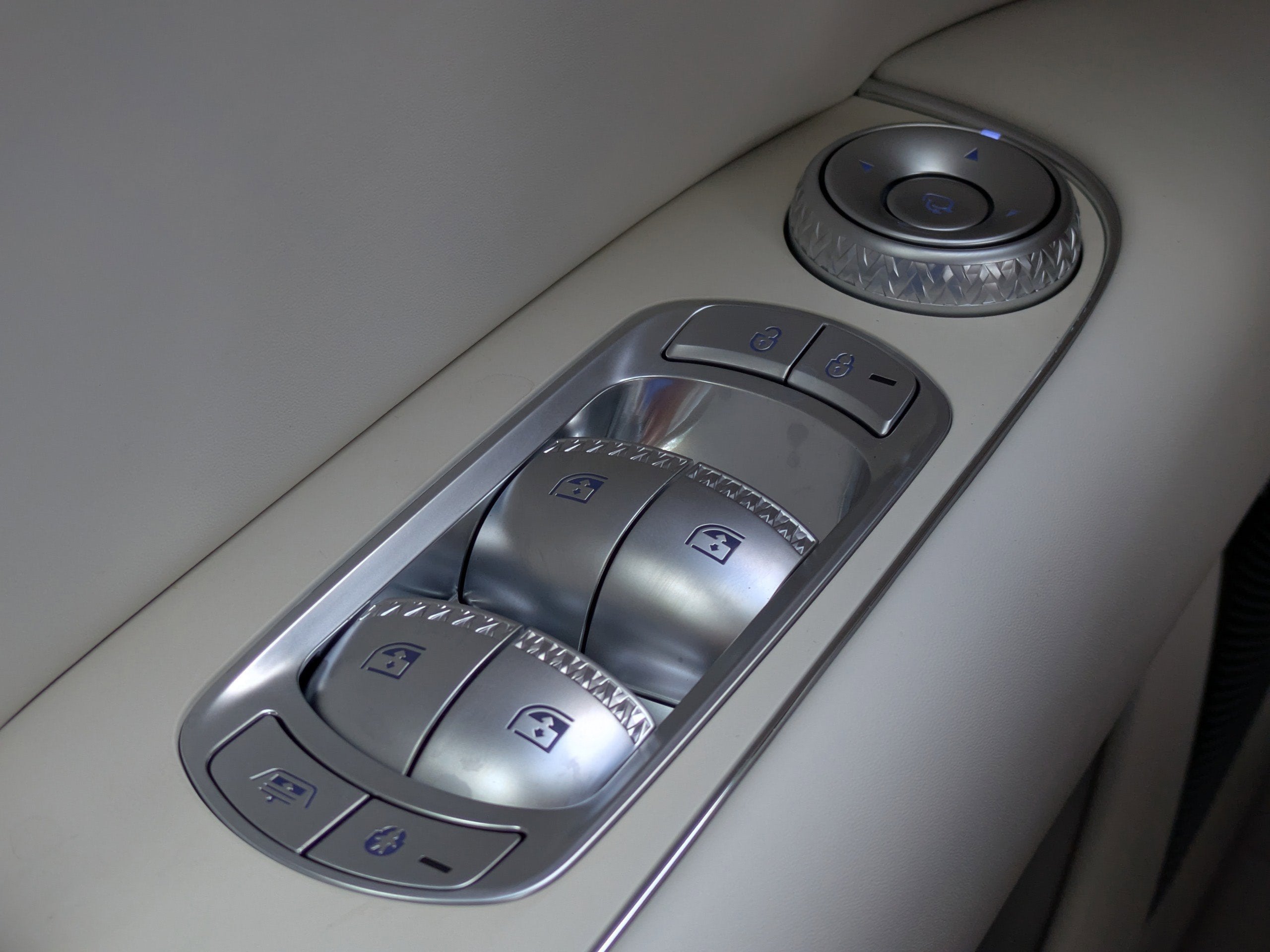 2026 Genesis G90 e-SC