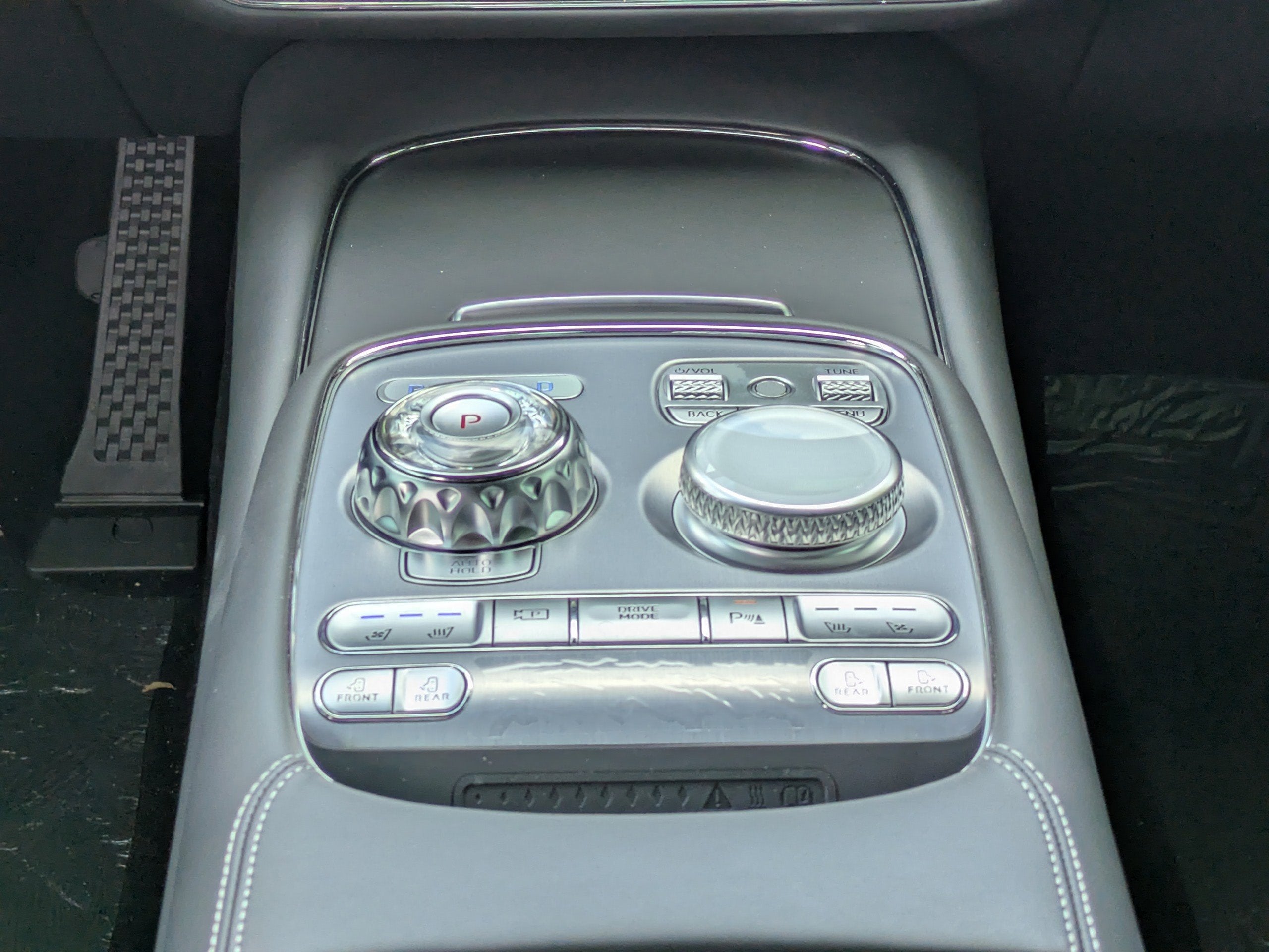 2026 Genesis G90 e-SC