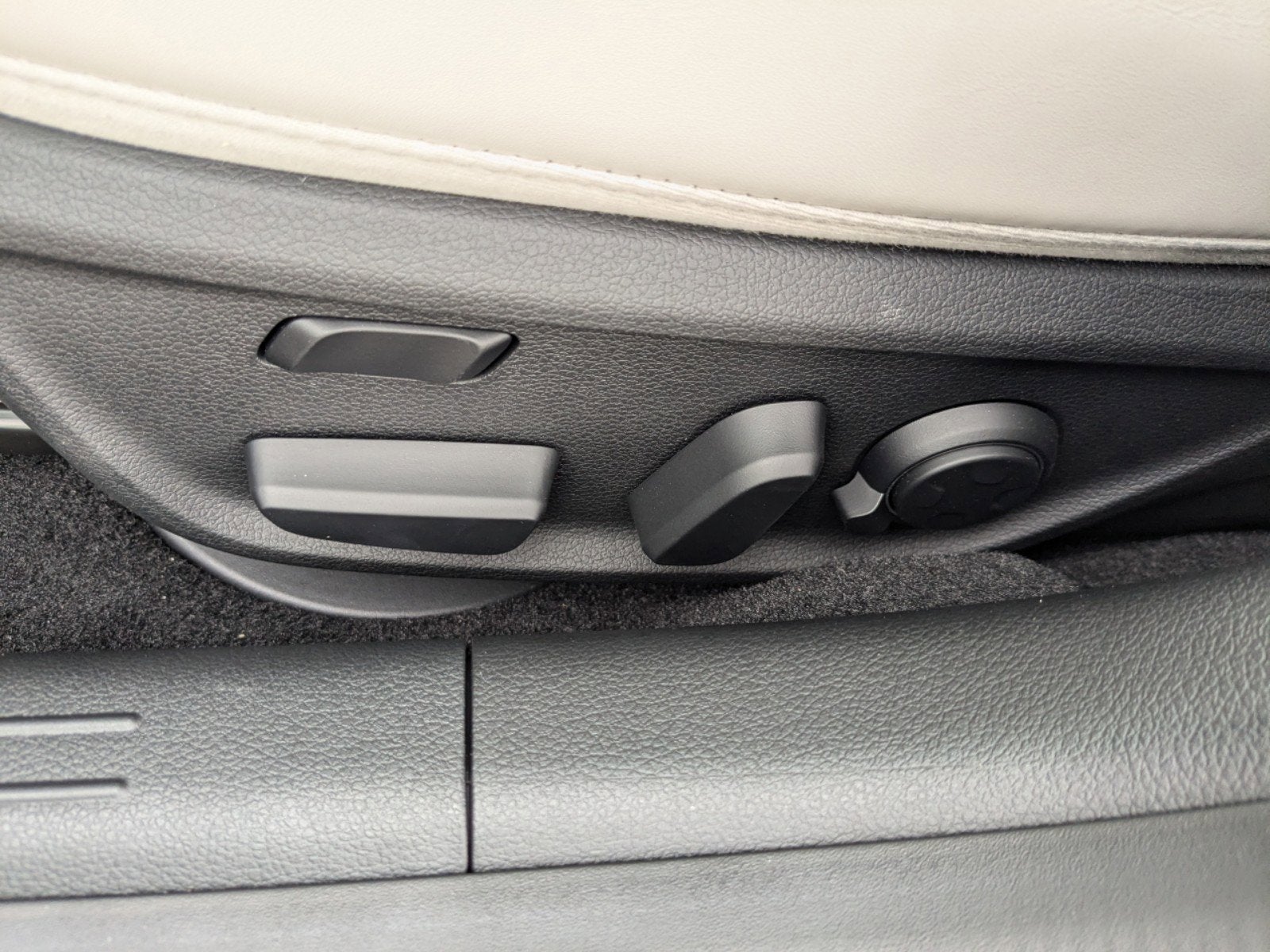 2025 Genesis G70 3.3T Sport Advanced