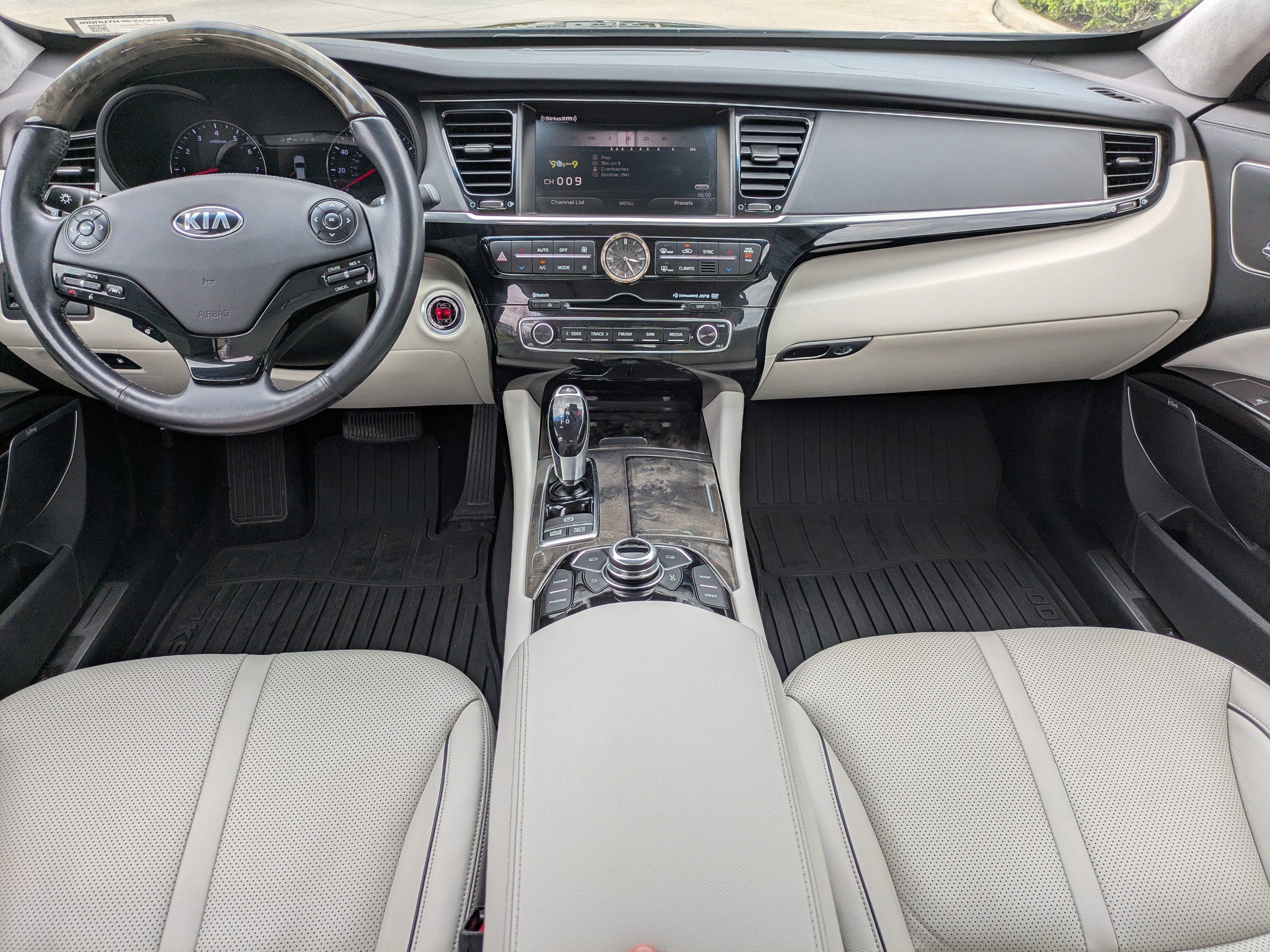 2015 Kia K900 LUXURY