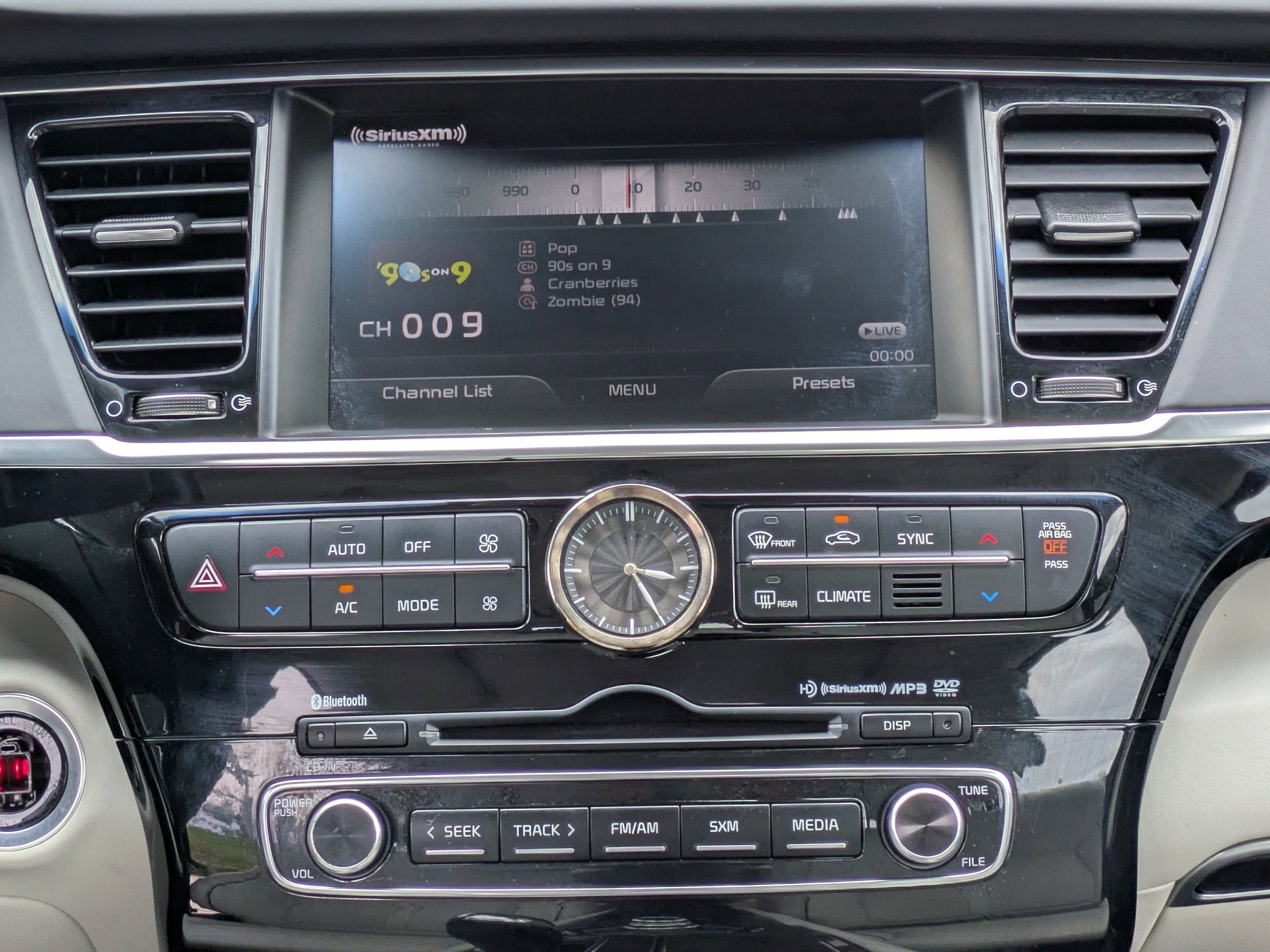 2015 Kia K900 LUXURY