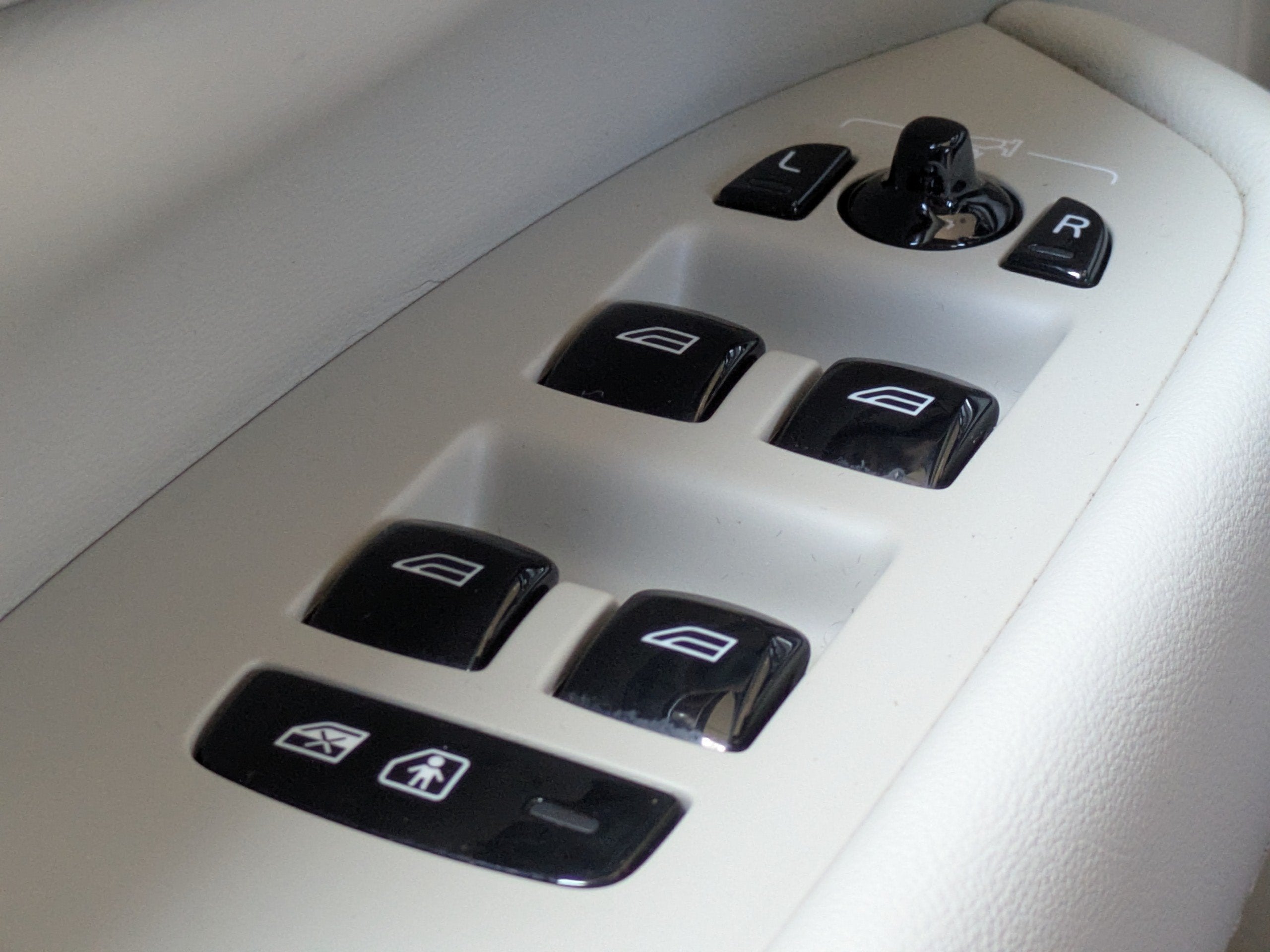 2024 Volvo XC90 PLUS BRIGHT THEME