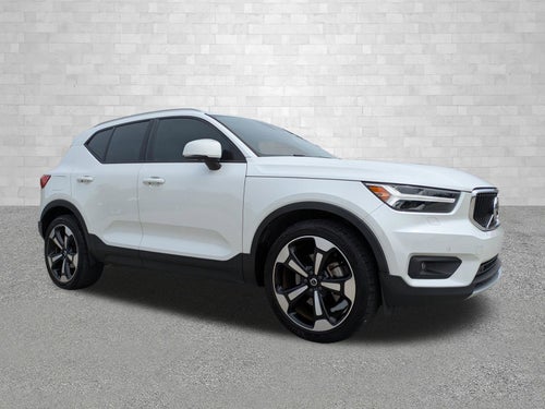 2021 Volvo XC40 MOMENTUM