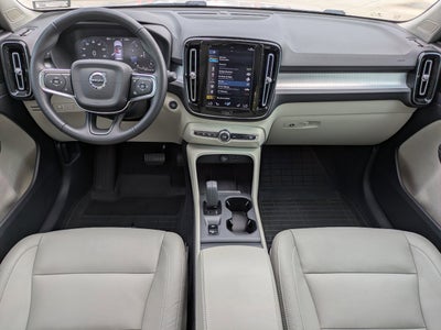 2021 Volvo XC40 MOMENTUM