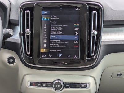 2021 Volvo XC40 MOMENTUM