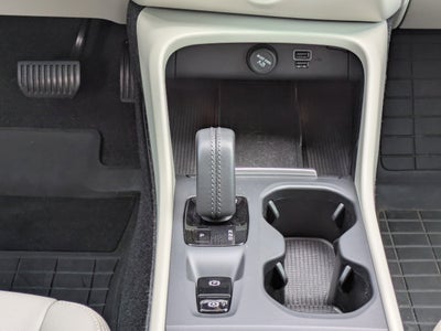 2021 Volvo XC40 MOMENTUM