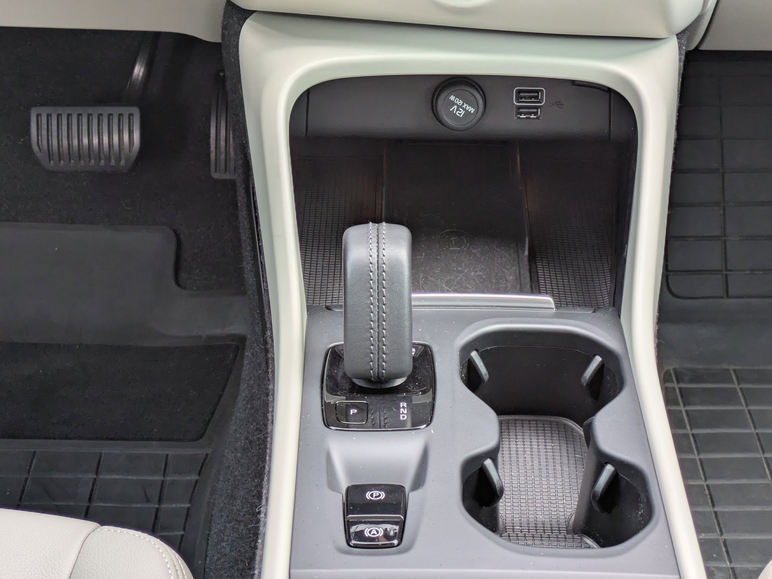 2021 Volvo XC40 MOMENTUM