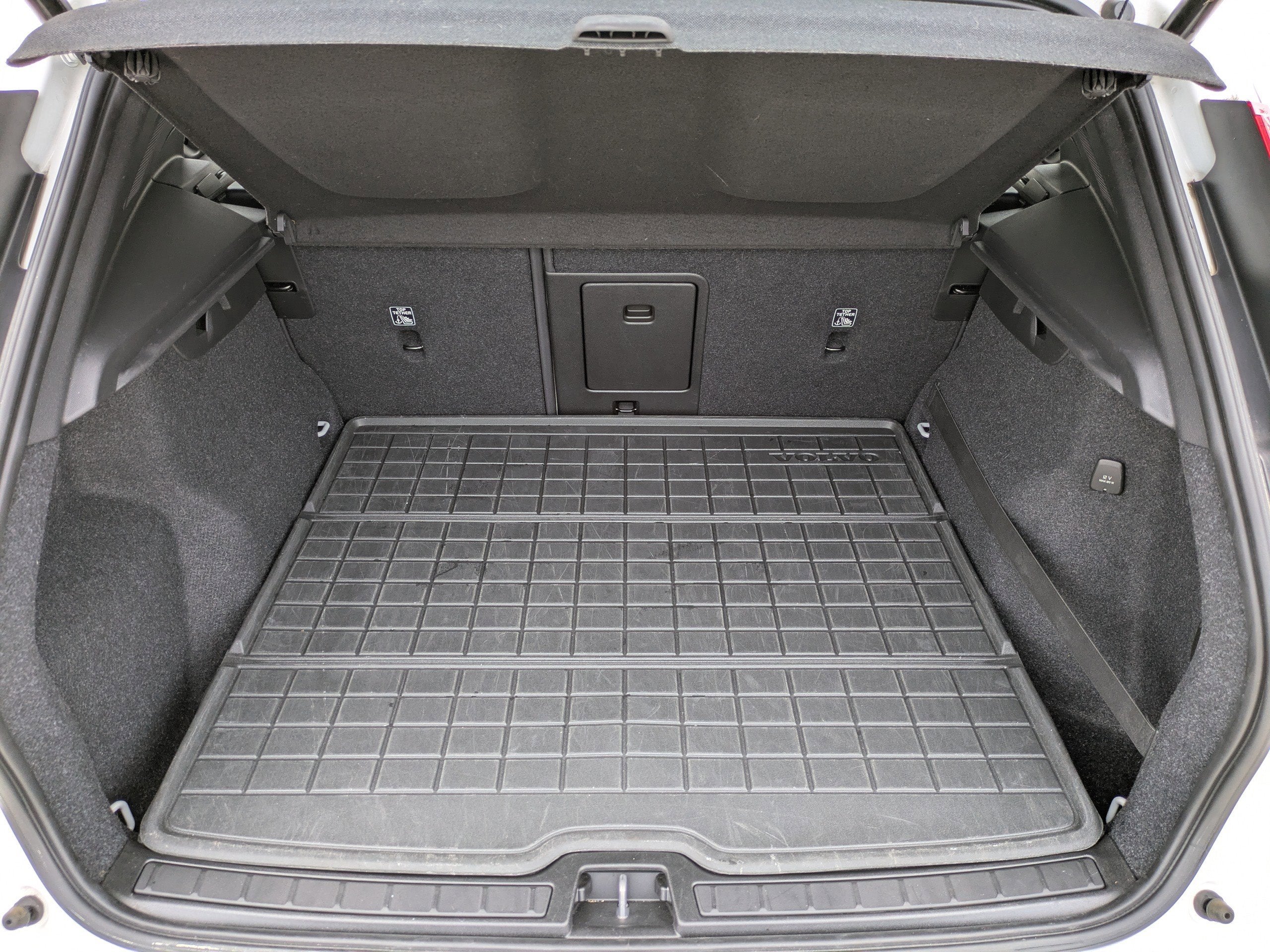 2021 Volvo XC40 MOMENTUM