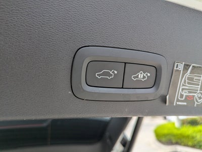 2021 Volvo XC40 MOMENTUM