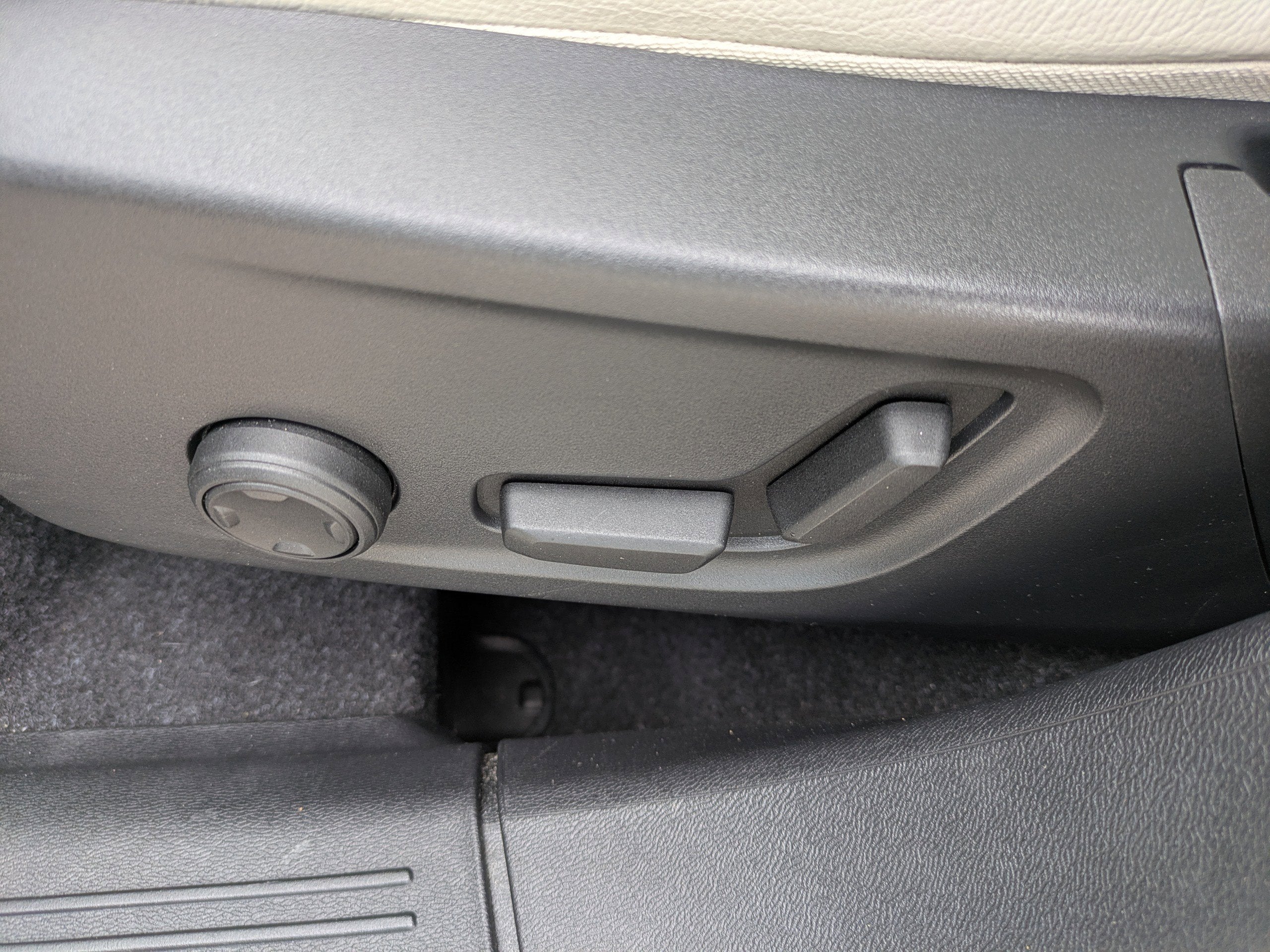 2021 Volvo XC40 MOMENTUM