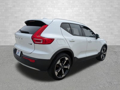 2021 Volvo XC40 MOMENTUM