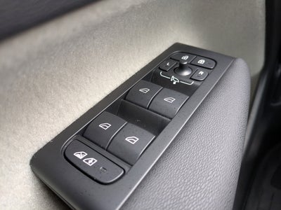 2021 Volvo XC40 MOMENTUM