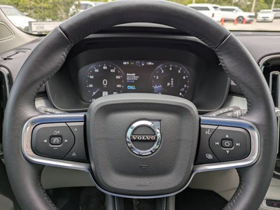 2021 Volvo XC40 MOMENTUM