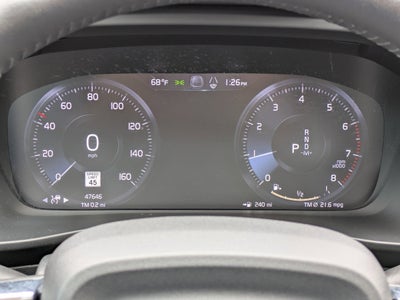 2021 Volvo XC40 MOMENTUM