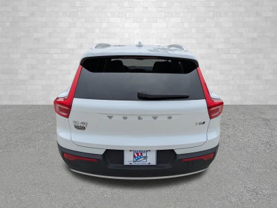2021 Volvo XC40 MOMENTUM
