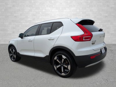 2021 Volvo XC40 MOMENTUM