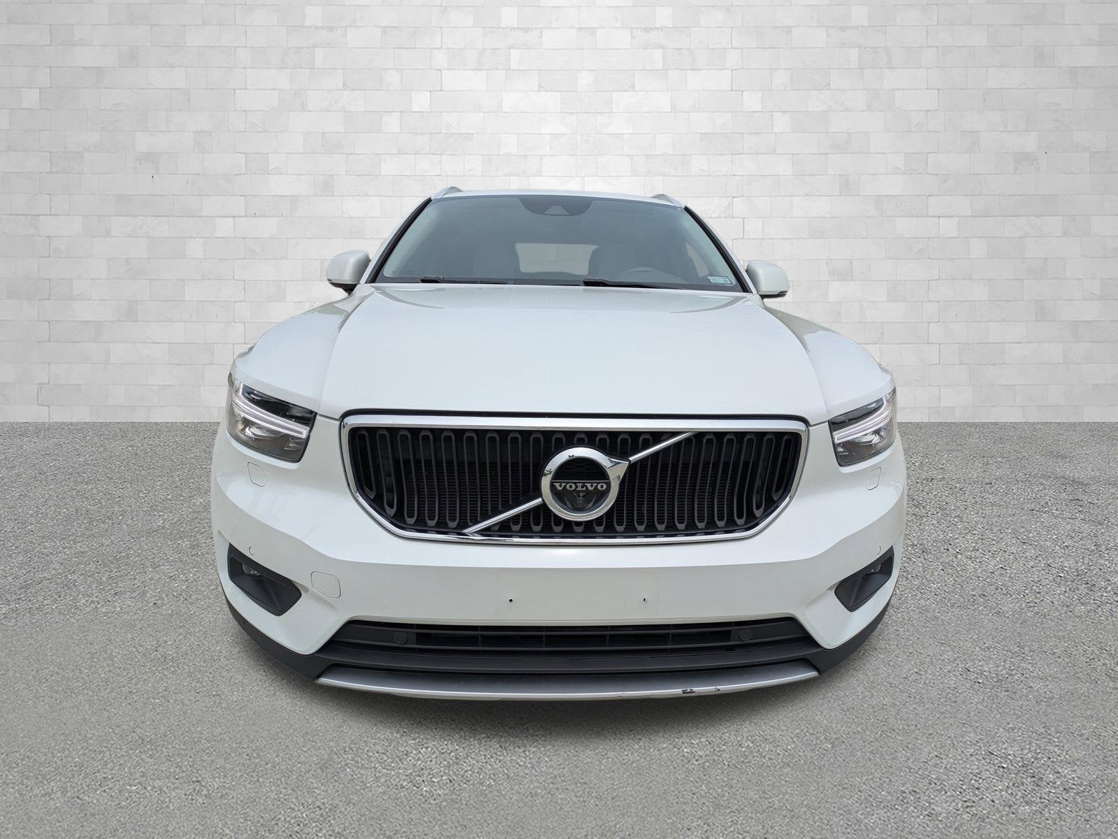 2021 Volvo XC40 MOMENTUM