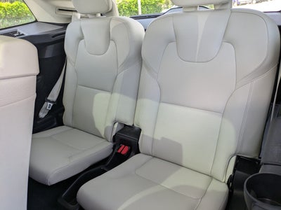 2022 Volvo XC90 MOMENTUM