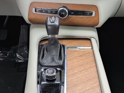 2022 Volvo XC90 MOMENTUM