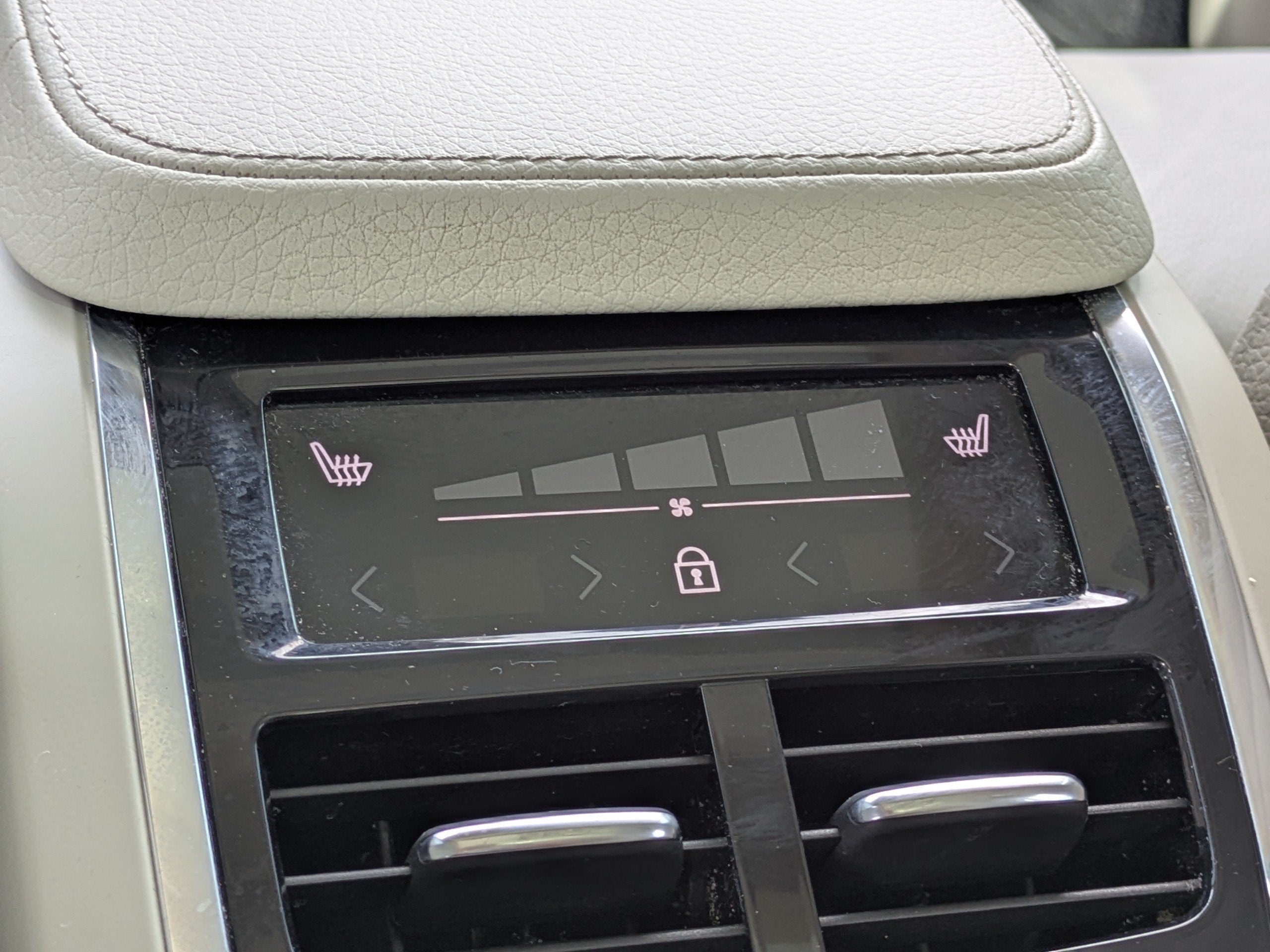 2022 Volvo XC90 MOMENTUM