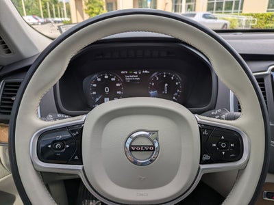 2022 Volvo XC90 MOMENTUM