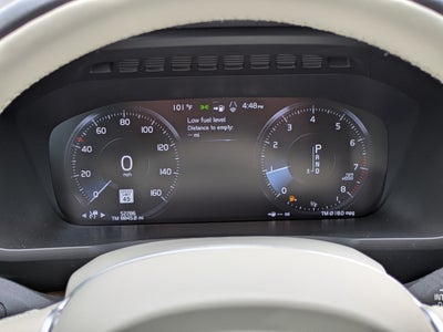 2022 Volvo XC90 MOMENTUM