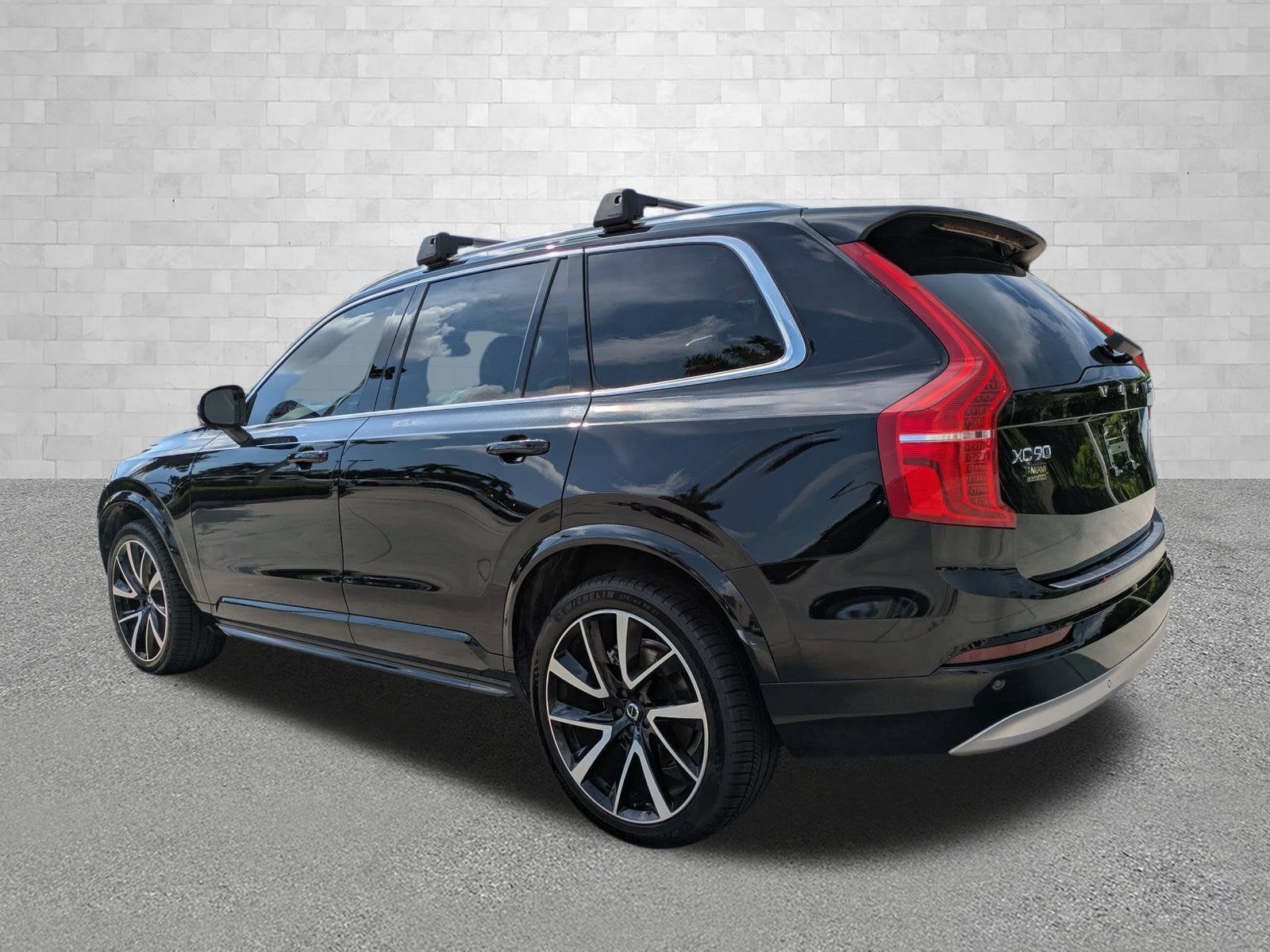 2022 Volvo XC90 MOMENTUM