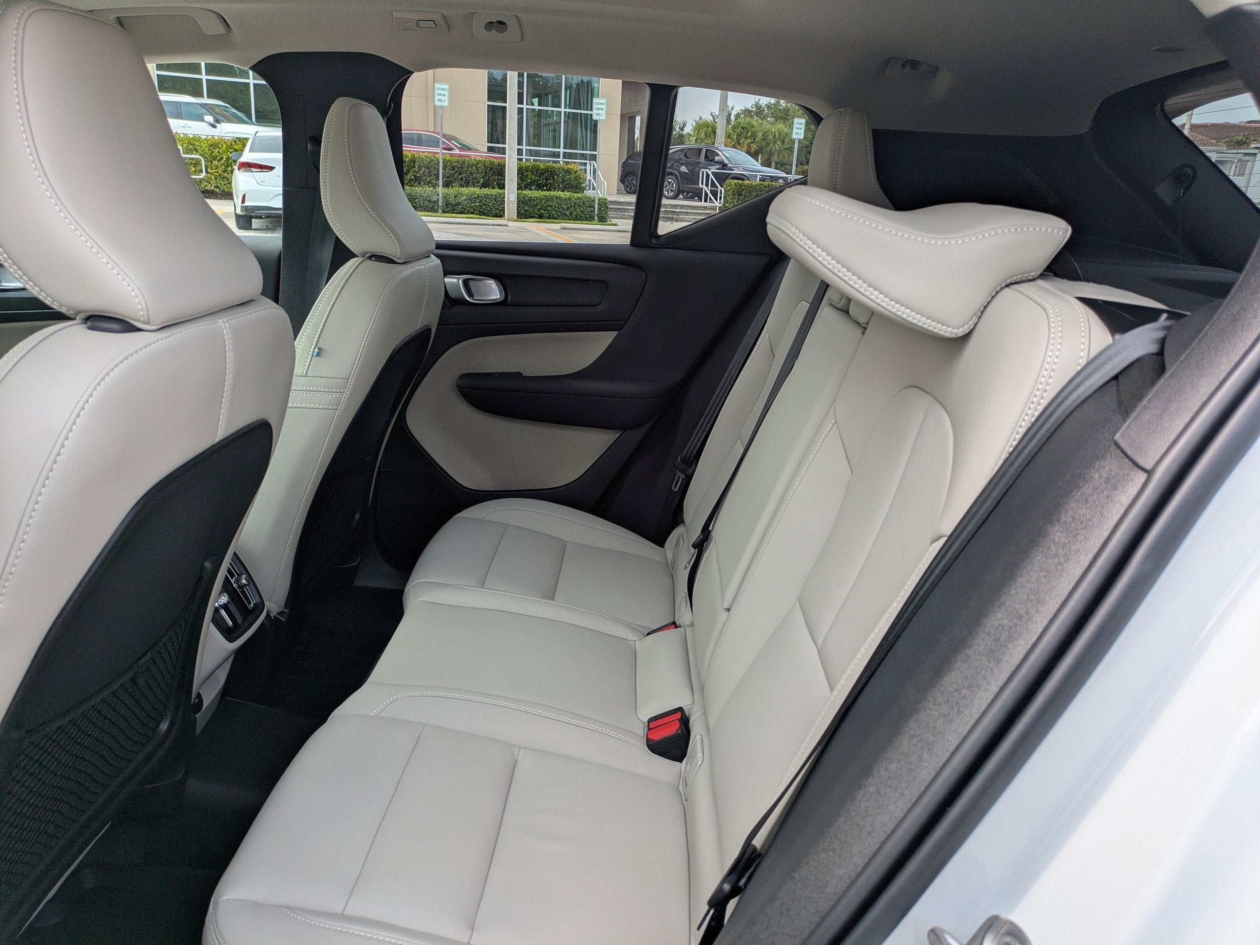 2025 Volvo XC40 PLUS BRIGHT THEME