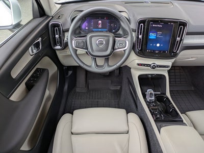 2025 Volvo XC40 PLUS BRIGHT THEME