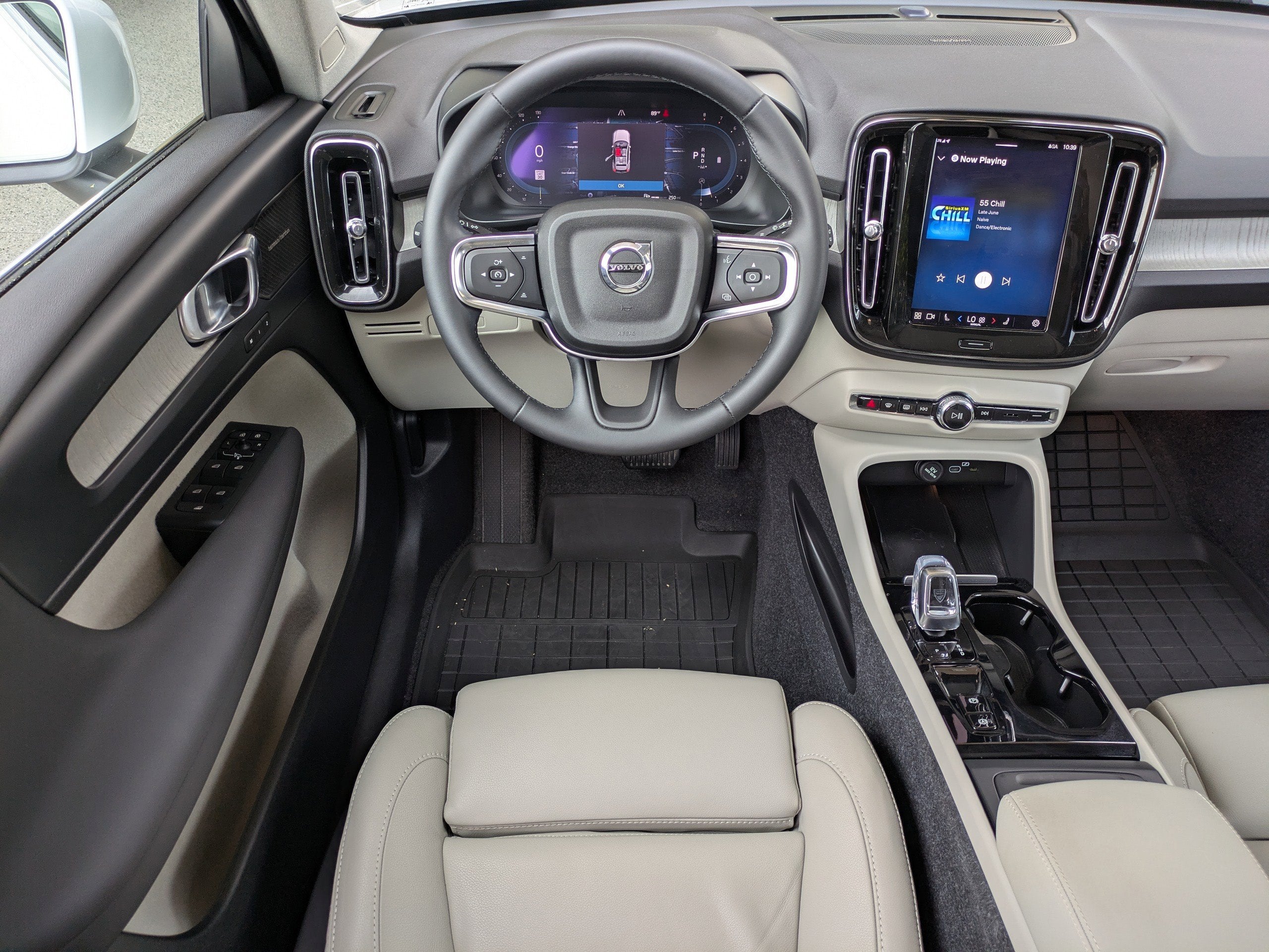 2025 Volvo XC40 PLUS BRIGHT THEME