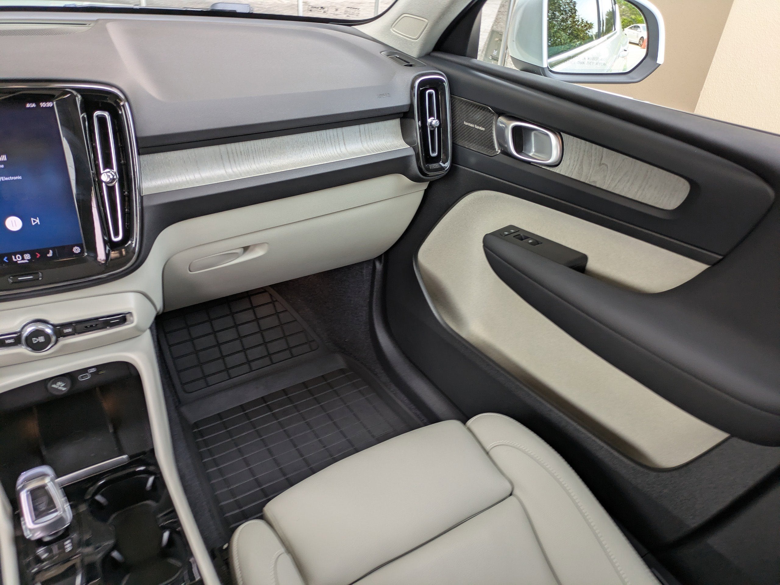 2025 Volvo XC40 PLUS BRIGHT THEME