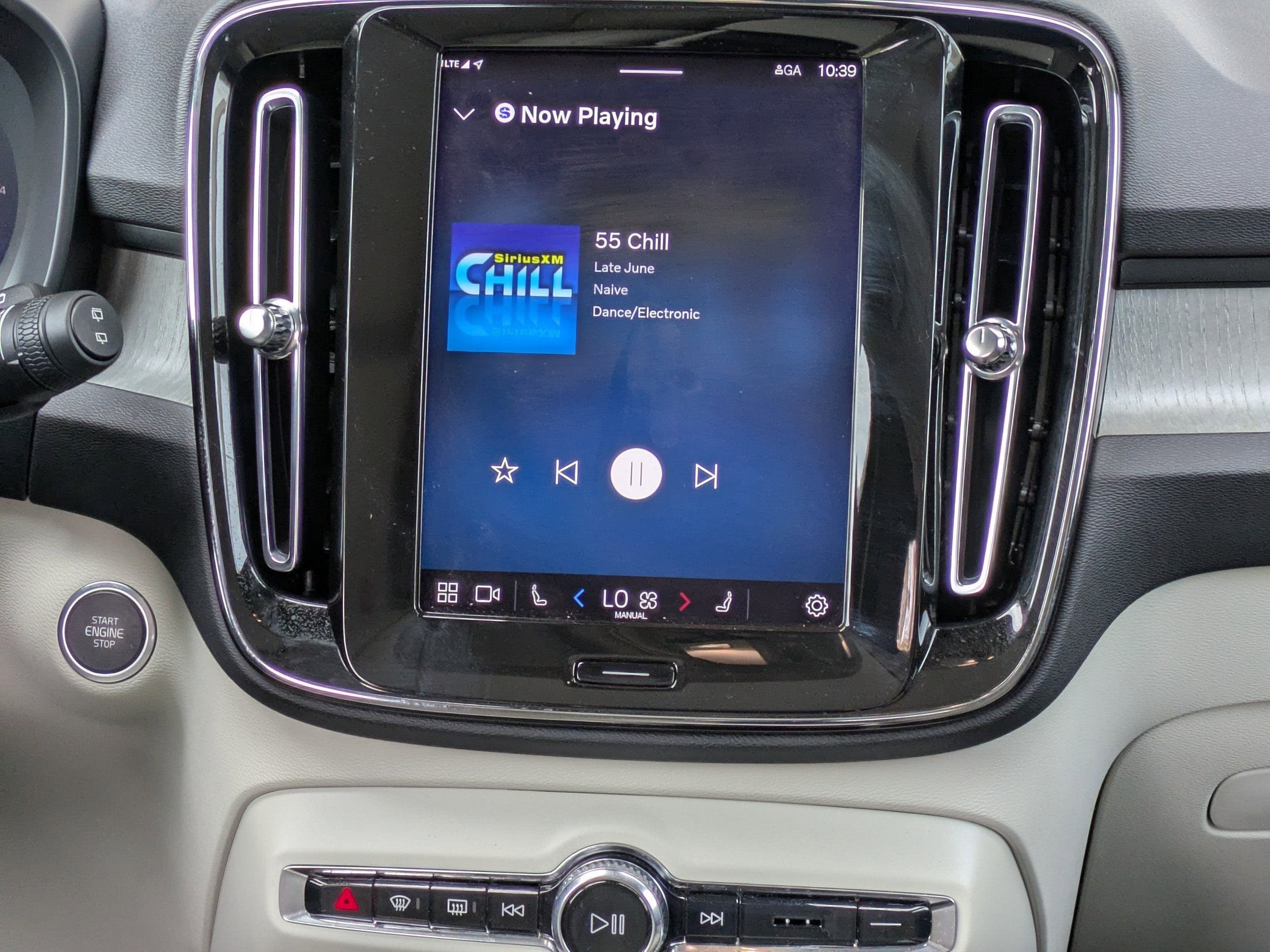 2025 Volvo XC40 PLUS BRIGHT THEME