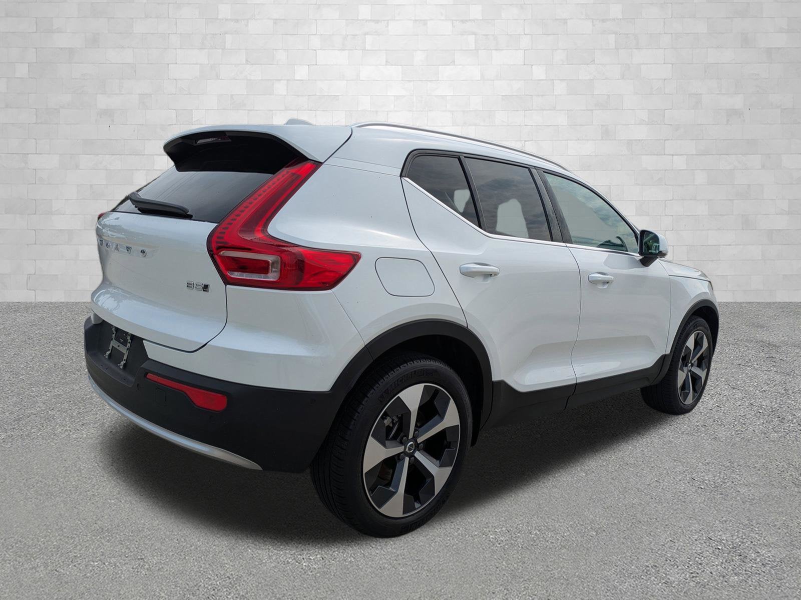 2025 Volvo XC40 PLUS BRIGHT THEME