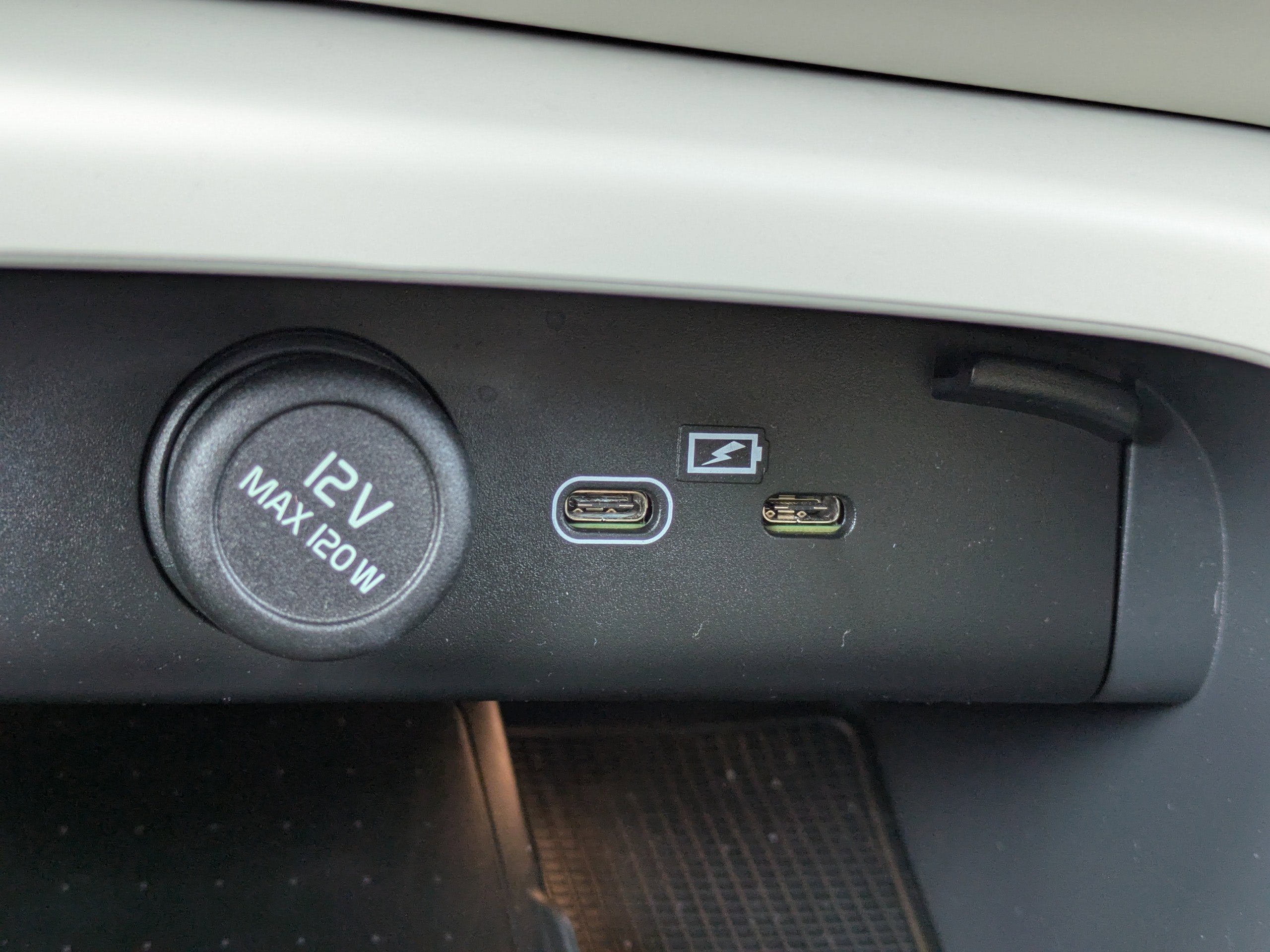 2025 Volvo XC40 PLUS BRIGHT THEME