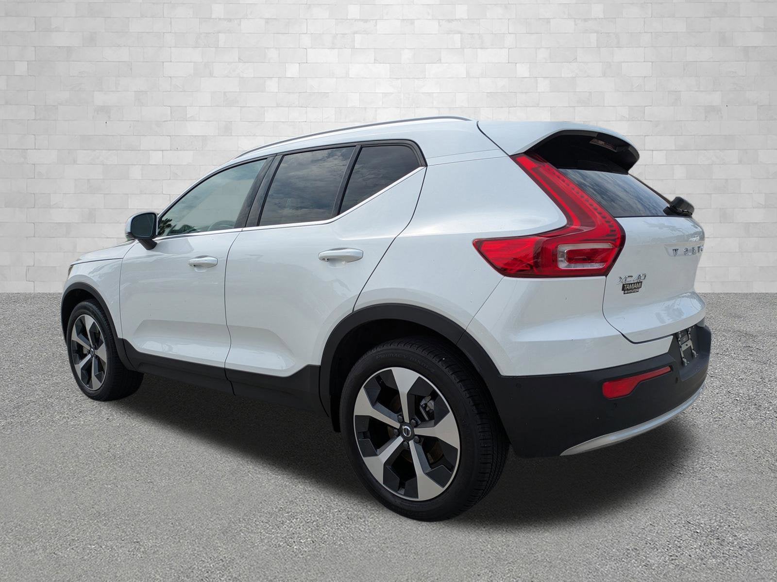 2025 Volvo XC40 PLUS BRIGHT THEME