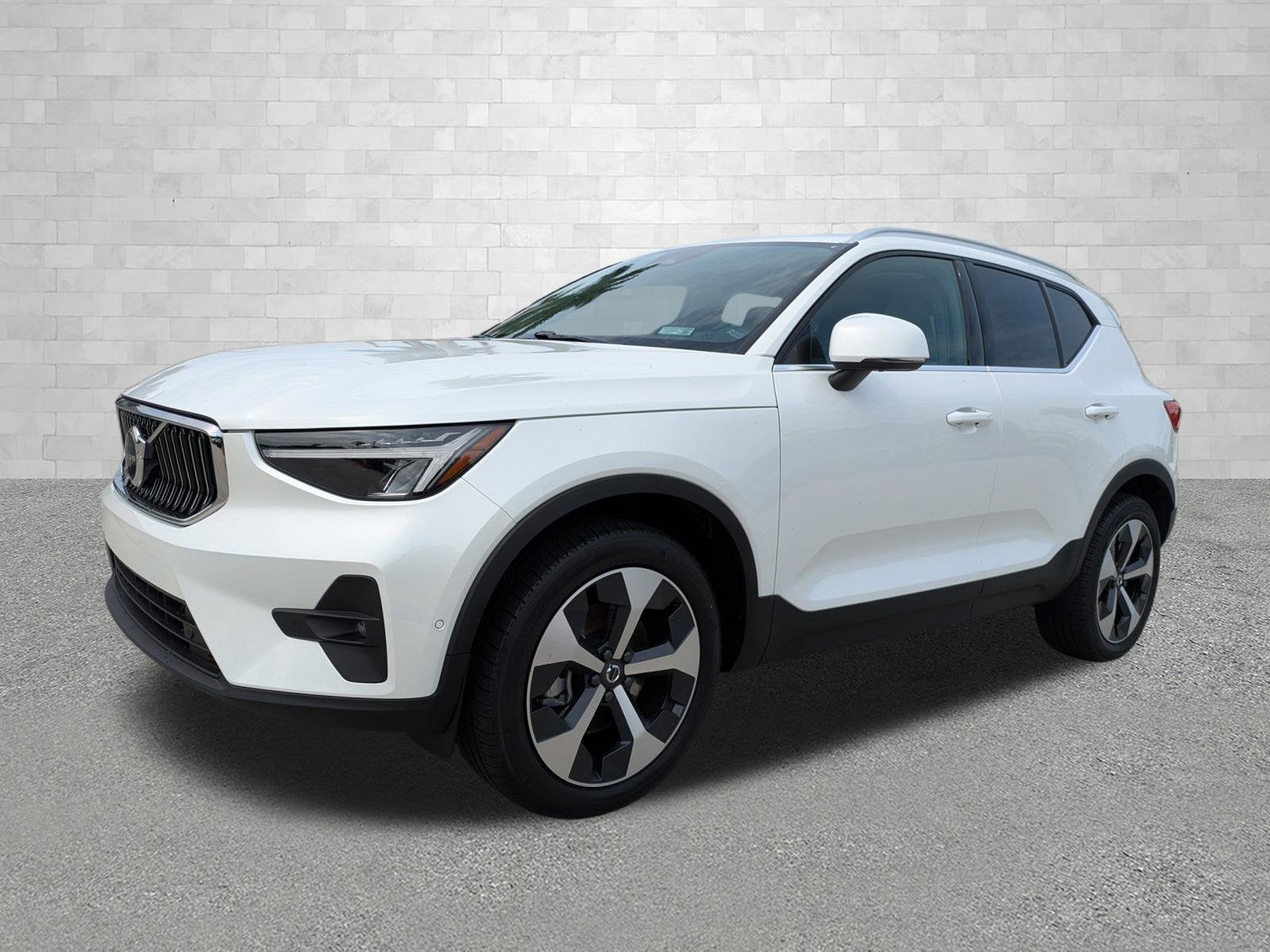 2025 Volvo XC40 PLUS BRIGHT THEME