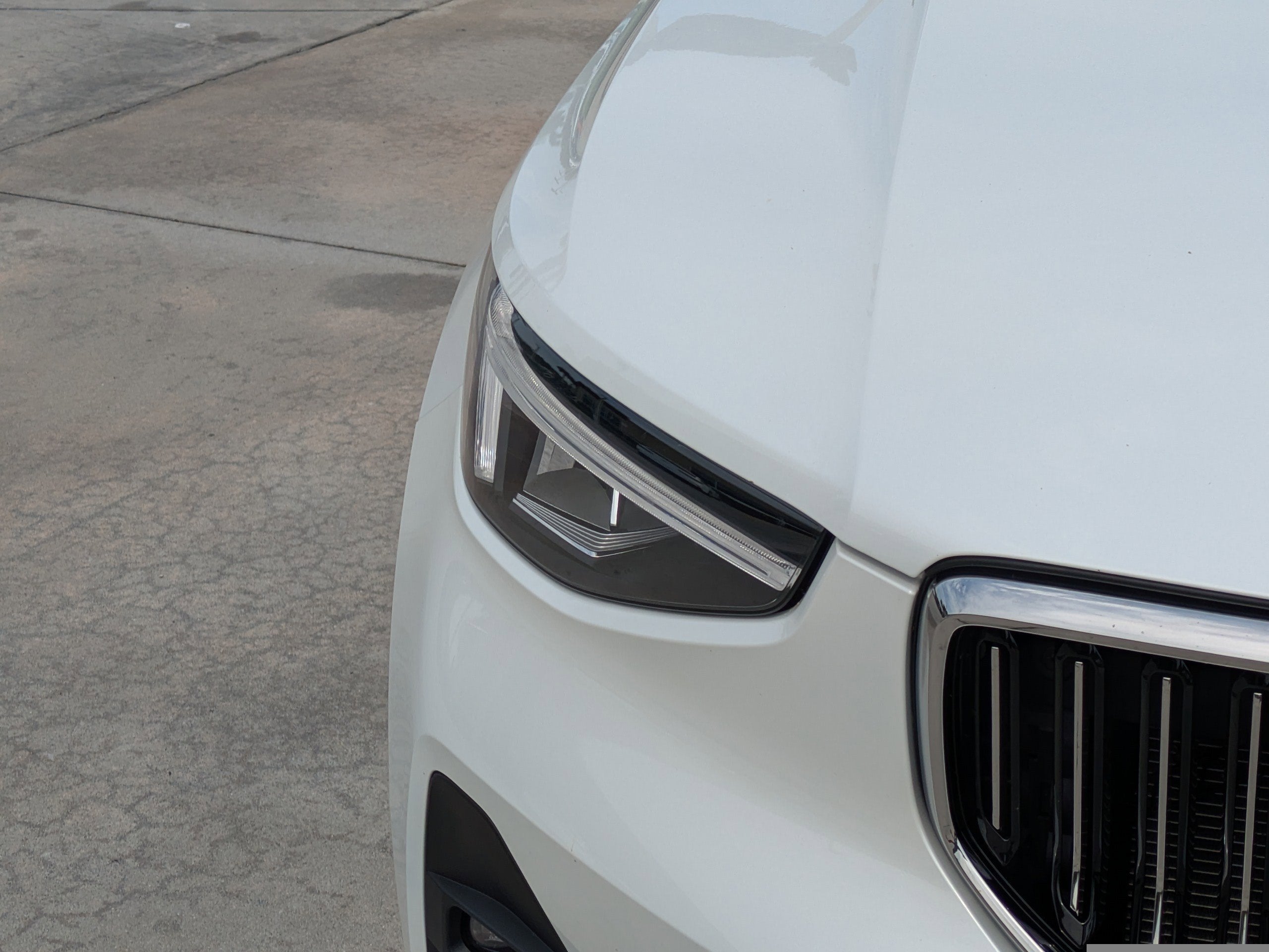 2025 Volvo XC40 PLUS BRIGHT THEME