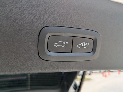 2023 Volvo XC40 PLUS DARK THEME